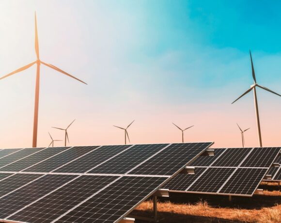 Στροφή στις ΑΠΕ, αλλά χωρίς «βαριά» εγχώρια βιομηχανία ενεργειακών προϊόντων