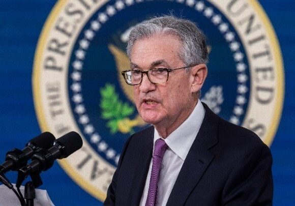 Τζερόμ Πάουελ: Η Fed θα καταπολεμήσει τον υψηλό πληθωρισμό