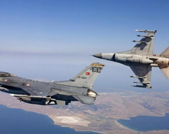 Τουρκία – Ο Ερντογάν παγώνει τα εξοπλιστικά προγράμματα λόγω λιτότητας
