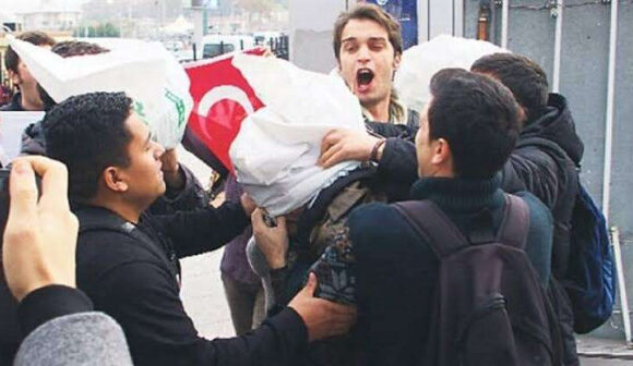 Τουρκία – Προπηλάκισαν και «τσουβάλιασαν» Αμερικανούς στρατιώτες