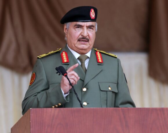 Τουρκικά ΜΜΕ – Στρατοδικείο της Λιβύης καταδίκασε σε θάνατο τον Χαλίφα Χαφτάρ