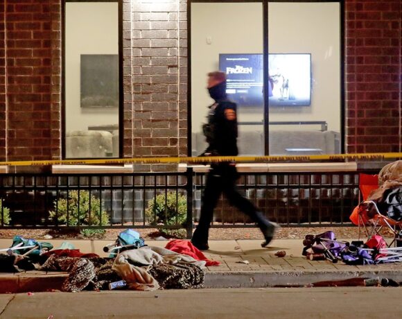 Τραγωδία στις ΗΠΑ: Πέντε νεκροί και πάνω από 40 τραυματίες από την εισβολή οχήματος σε παρέλαση