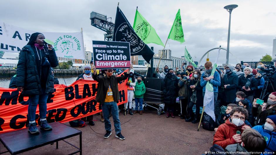 Cop26: Η Γλασκώβη κατακλύζεται από διαδηλωτές – και αναμένονται κι άλλοι