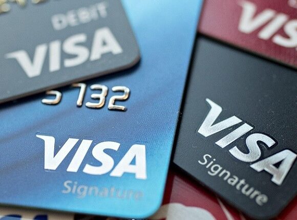 Visa: Αναμένει επίλυση στη διαφωνία με την Amazon για τις πιστωτικές κάρτες