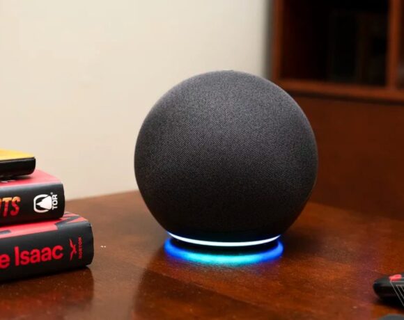 Alexa: Τώρα μπορεί να μιλήσει σαν Άγιος Βασίλης