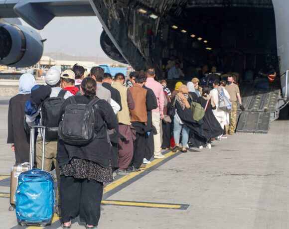 Βρετανία: Η κυβέρνηση ήταν απροετοίμαστη για την εκκένωση της Καμπούλ – Καταγγελίες μαρτύρων
