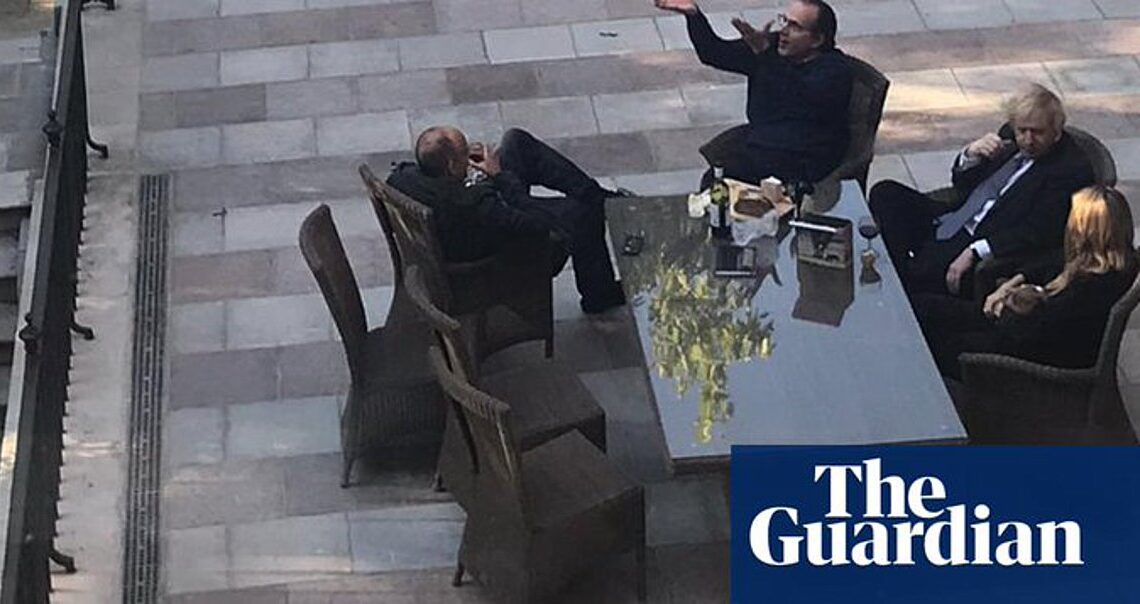 Βρετανία – Τι λέει ο Ράαμπ για τη συνάθροιση στον κήπο της Ντάουνινγκ Στριτ στη διάρκεια του Lockdown