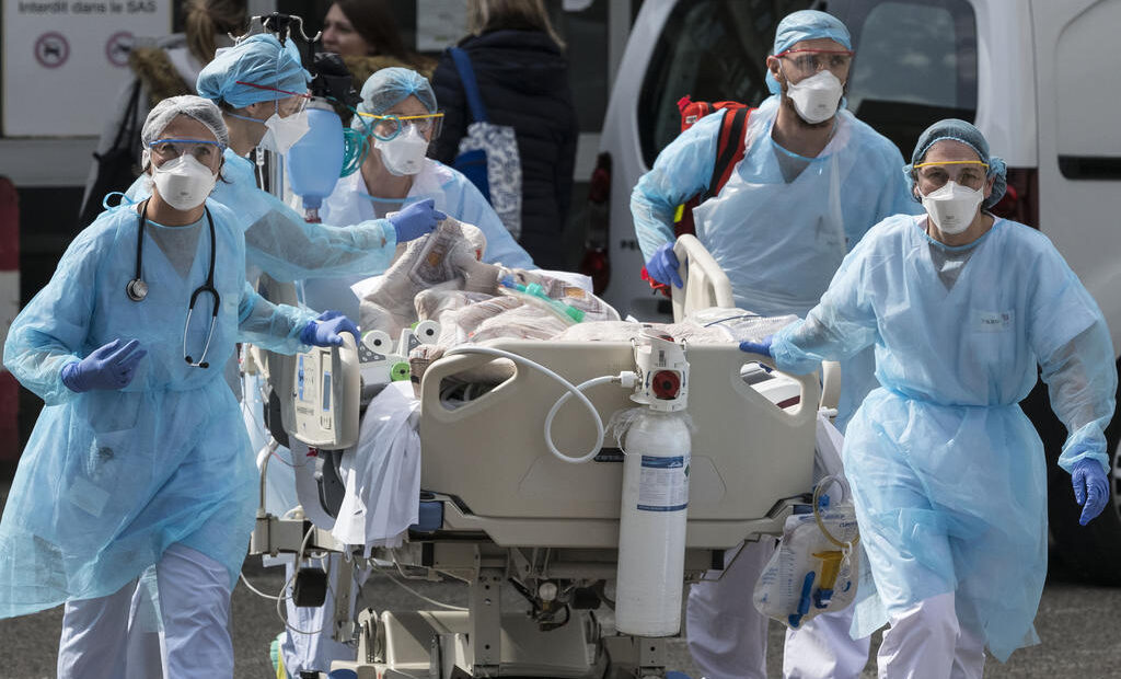 Γαλλία: Μηνιαίο επίδομα €100 στους νοσηλευτές των ΜΕΘ
