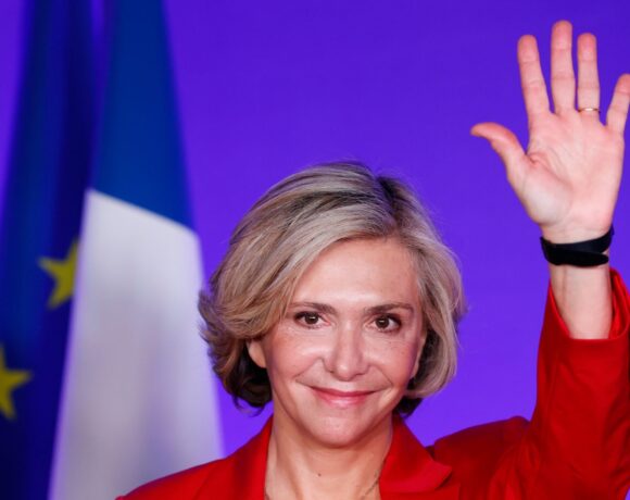 Γαλλία – H Βαλερί Πεκρές υποψήφια των συντηρητικών Ρεπουμπλικανών για τις προεδρικές εκλογές