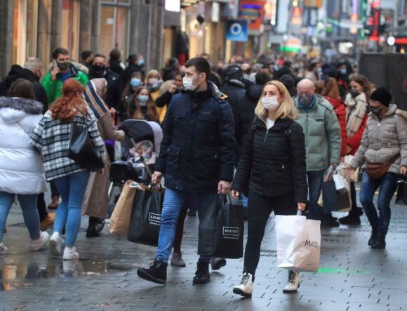 Γερμανία – Νέους περιορισμούς των επαφών σχεδιάζει η κυβέρνηση εξαιτίας της Όμικρον – Σήμερα οι αποφάσεις