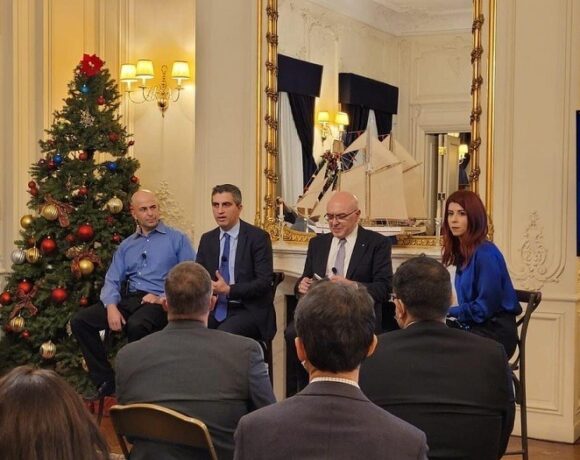 Δήμας από Βοστώνη: Χτίζουμε γέφυρες συνεργασίας με τους Έλληνες επιστήμονες του εξωτερικού