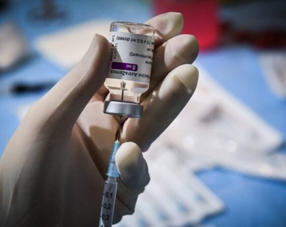 Εμβολιασμοί: Άνοιξαν 60
