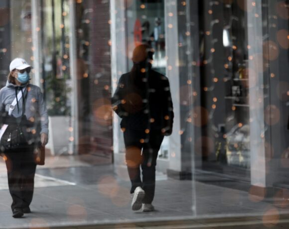 Εορταστικό ωράριο: Πώς θα λειτουργήσουν πολυκαταστήματα και εμπορικά