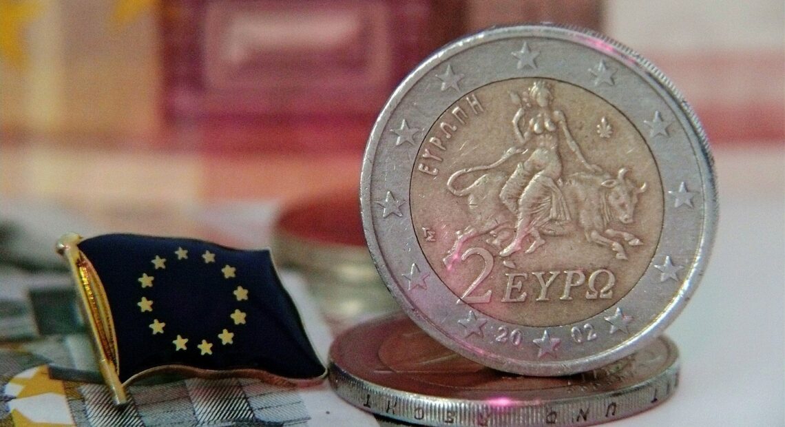 Ευρωβαρόμετρο: Ένθερμοι υποστηρικτές του ευρώ οι Έλληνες – Δεύτερη καλύτερη επίδοση