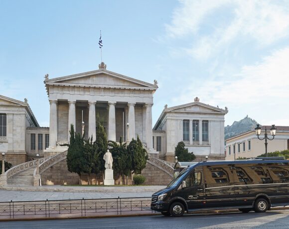 Η εταιρεία Maroulis Travel επεκτείνει τον στόλο της με 7 νέα minibuses