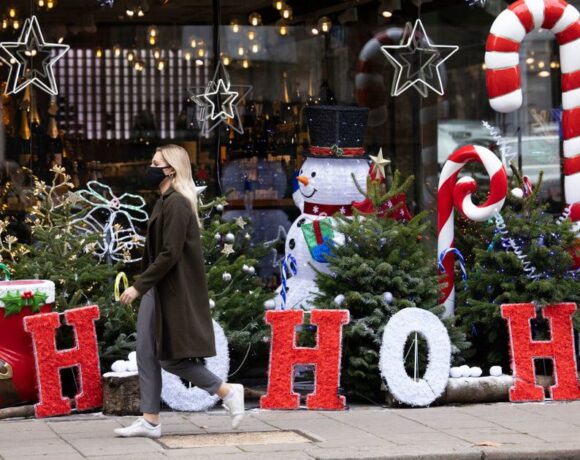 Η Όμικρον φέρνει άμεσα τρία «εορταστικά» μέτρα – Στις 28 Δεκέμβρη οι περιορισμοί για το 2022