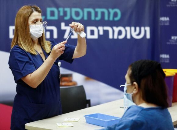 Ισραήλ – Τέταρτη δόση του εμβολίου σε ηλικιωμένους που φιλοξενούνται σε μονάδες φροντίδας