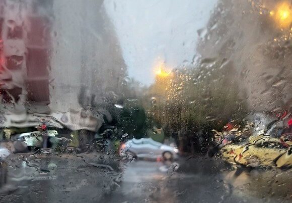 Καιρός: Άστατος τη Δευτέρα με κατά τόπους βροχές και καταιγίδες