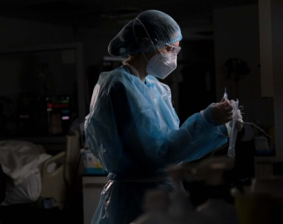 Καναδάς – Οι ελλείψεις υγειονομικών στο Κεμπέκ οδήγησαν σε μία πρωτοφανή απόφαση – Θα δουλεύουν ακόμη και με κοροναϊό