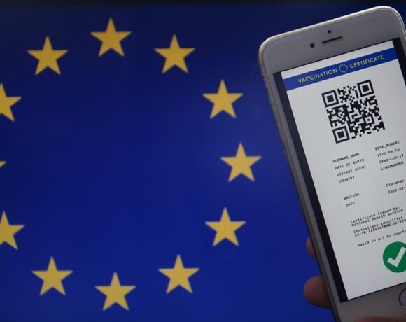Κομισιόν – Στους 9 μήνες η ισχύς του πιστοποιητικού εμβολιασμού για ταξίδια από 1η Φεβρουαρίου