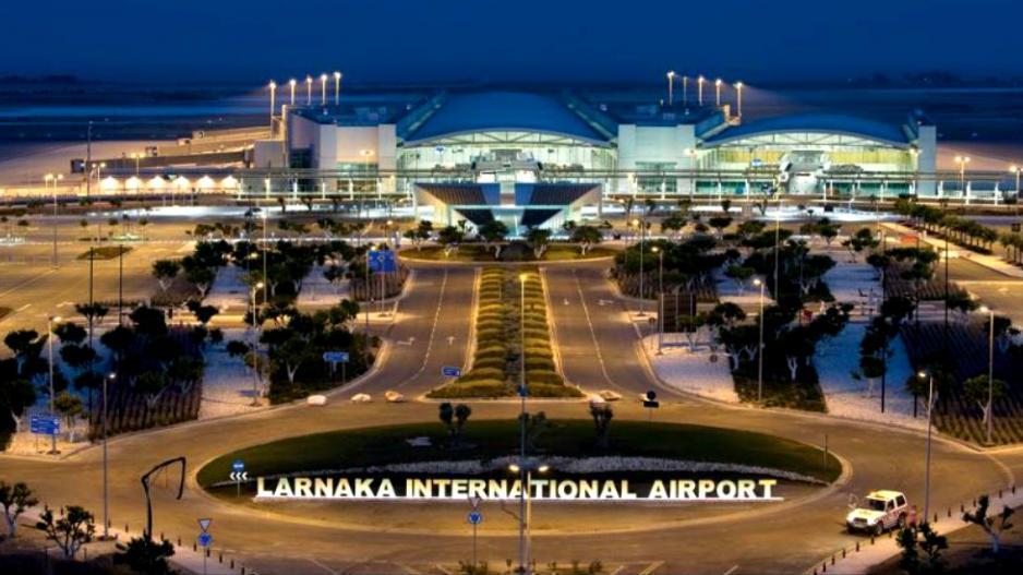 Κύπρος – Η ραγδαία αύξηση κρουσμάτων της Όμικρον στη Βρετανία έφερε περιοριστικά μέτρα για τους ταξιδιώτες