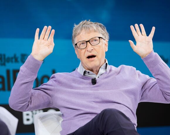Μπιλ Γκέιτς: Γιατί ακυρώνει τις Χριστουγεννιάτικες διακοπές του – Το ανησυχητικό μήνυμα