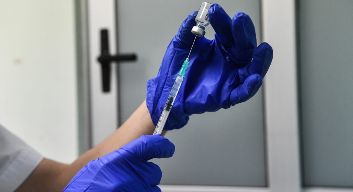 Νέα μέτρα: Ποιοι εμβολιασμένοι θα θεωρούνται ανεμβολίαστοι από 13 Δεκεμβρίου (vid)