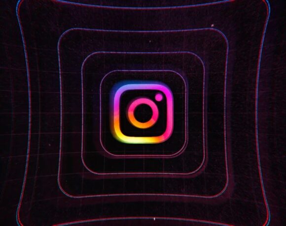 Ο επικεφαλής του Instagram λέει ότι επαναφέρει θα τη χρονολογική ροή