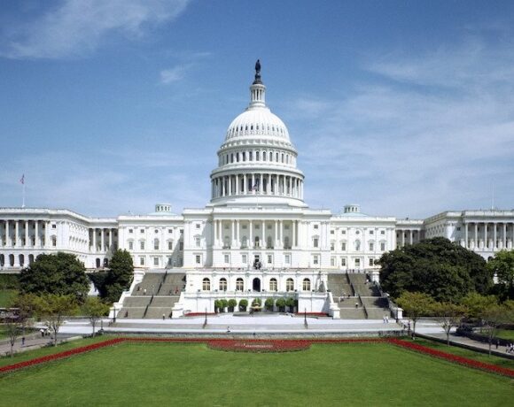 Οι ΗΠΑ επεκτείνουν τη μαύρη λίστα με τις κινέζικες εταιρείες