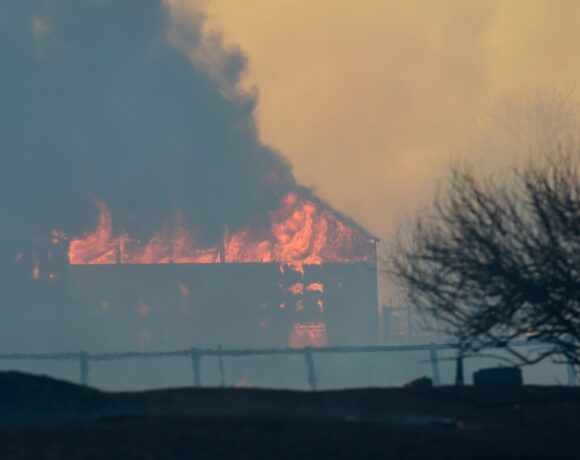 Σοκαριστικές εικόνες στο Κολοράντο – Κόλαση φωτιάς μετά τα χιόνια – Καταστροφές και εκκενώσεις περιοχών