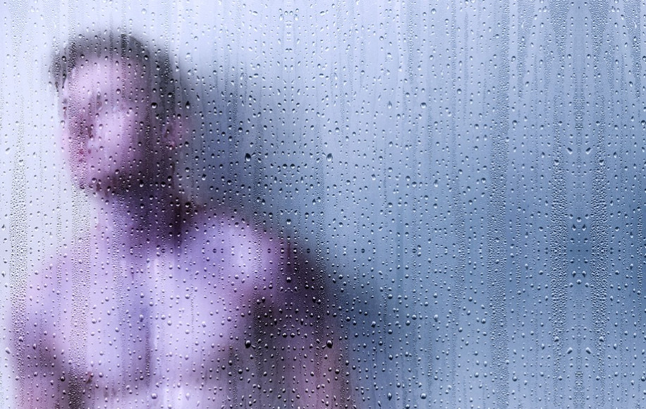 Τον κυνηγούσε η αστυνομία και μπήκε σε μια μπανιέρα για να τους ξεγελάσει