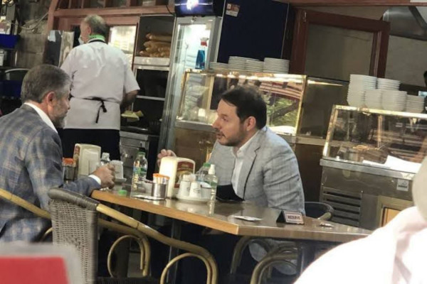 Τουρκία – Γιατί «παραιτήθηκε» ο υπουργός Οικονομικών – Συνεχίζει την καθοδική της πορεία η λίρα