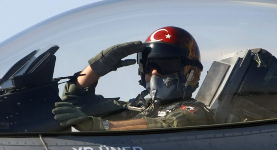 Τούρκος πιλότος – «Πετάω 23 χρόνια μαχητικά και είμαι άνεργος – Έλληνες εργάζονται στις τουρκικές αερογραμμές»