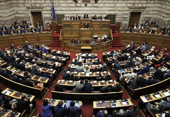 Τροπολογία: Χρηματική ποινή και φυλάκιση σε γονείς που δεν στέλνουν τα παιδιά στο σχολείο