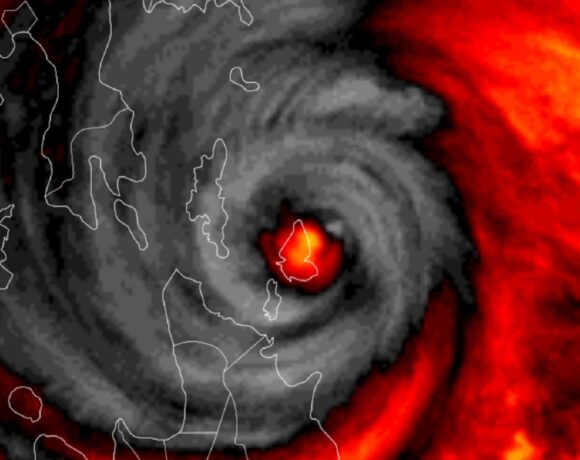 Φιλιππίνες – Δεκάδες χιλιάδες εγκαταλείπουν τα σπίτια τους εξαιτίας του τυφώνα Ράι