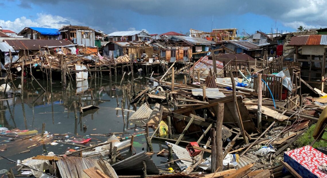Φιλιππίνες – Πάνω από 400 νεκροί ο τραγικός απολογισμός από τον τυφώνα Ράι