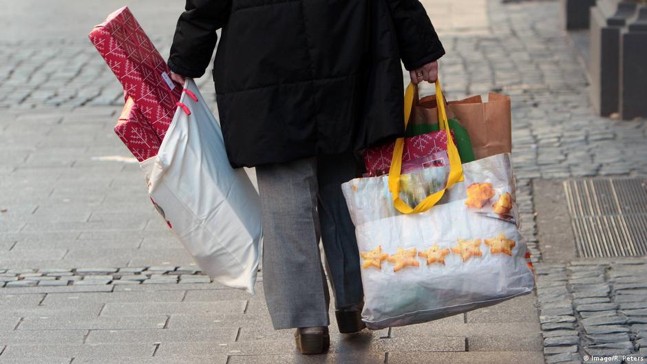 Χριστούγεννα 2021: Πώς θα λειτουργήσουν τα πολυκαταστήματα (vid)