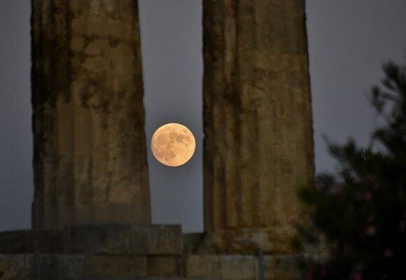 Ψυχρή Πανσέληνος: Πότε θα είναι ορατό στην Ελλάδα το φεγγάρι του Δεκεμβρίου
