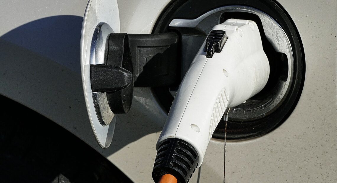 Hλεκτρικά αυτοκίνητα: Έρχονται φθηνότερα λόγω μείωσης των τιμών στις μπαταρίες