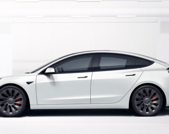 Tesla: Απίστευτα Gadgets στην αναβάθμιση λογισμικού των μοντέλων της (vid)