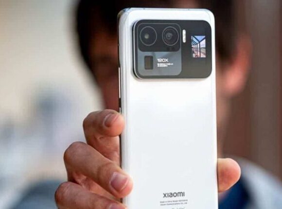 Xiaomi 12: Φωτογραφίες αποκαλύπτουν το πίσω μέρος της Vanilla
