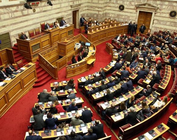 Αναδρομικά συνταξιούχων, κορωνοχρέη, μεταβιβάσεις ακινήτων – Τι προβλέπει ΠΝΠ που καταθέτει η Κυβέρνηση