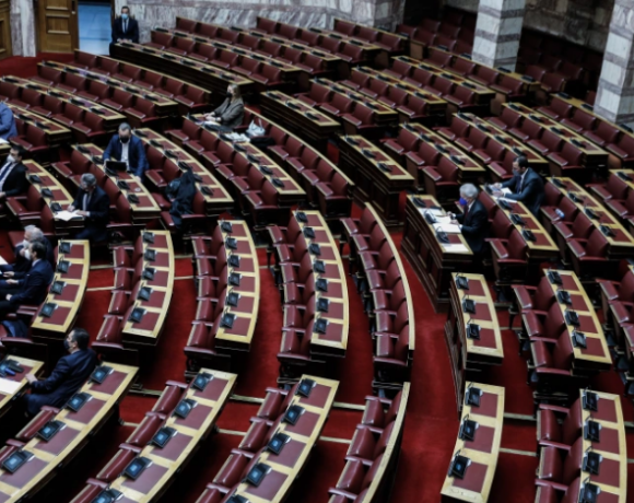 Βουλή: Υπερψηφίστηκε επί της αρχής το νομοσχέδιο για την ενίσχυση του ανταγωνισμού