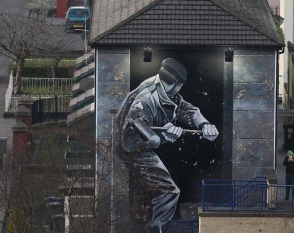 Βόρεια Ιρλανδία: Το Ντέρι τιμά τη μνήμη των νεκρών της «Ματωμένης Κυριακής» του 1972