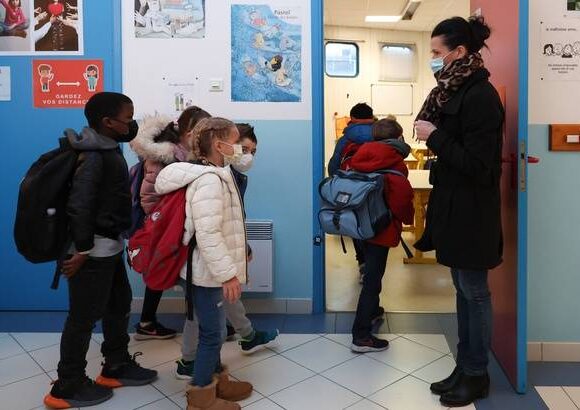 Γαλλία – Μαζική απεργία των εκπαιδευτικών ενάντια στα χαώδη πρωτόκολλα λειτουργίας των σχολείων