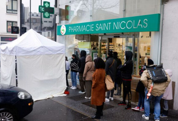 Γαλλία – Τρομάζει η έξαρση κρουσμάτων – Στο τραπέζι η τέταρτη δόση