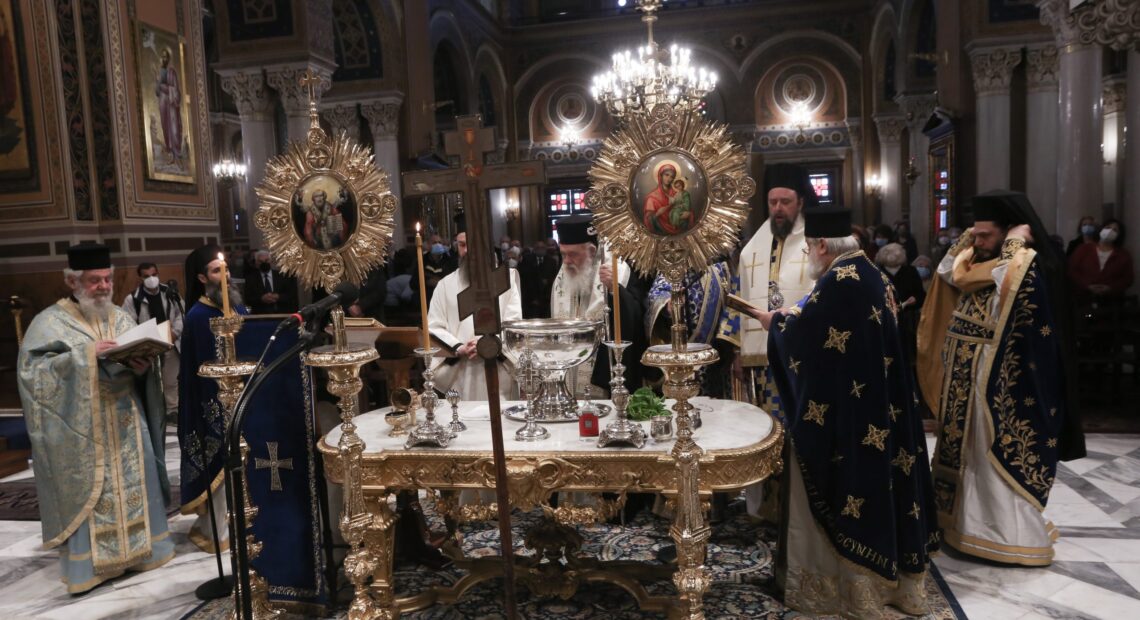 Γερμανικά ΜΜΕ – Όταν η πανδημία διχάζει την ελληνική Εκκλησία