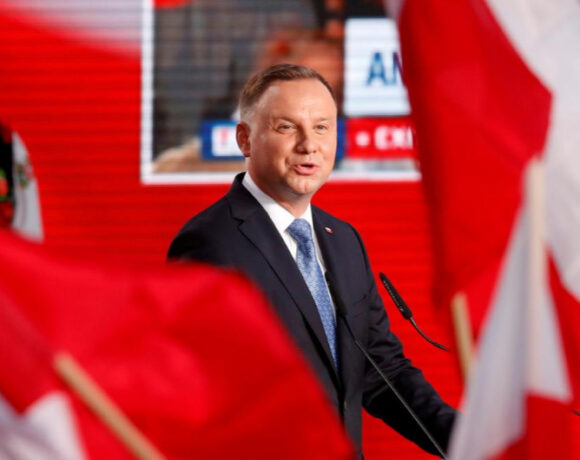 Για δεύτερη φορά θετικός στον κοροναϊό ο πρόεδρος της Πολωνίας Αντρέι Ντούντα