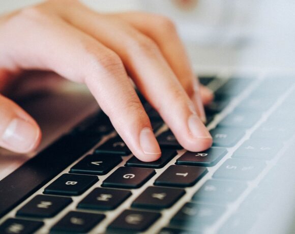 Επίδομα 534 ευρώ: Πότε λήγουν οι προθεσμίες για δηλώσεις στην ΕΡΓΑΝΗ