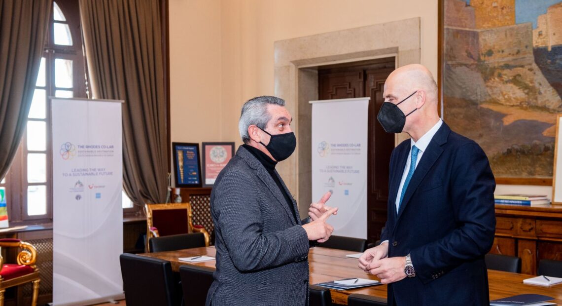 Η Ρόδος παγκόσμιος φάρος για μετασχηματισμό των προορισμών διακοπών | Η μεγάλη συμφωνία Tui – ΠΝΑΙ